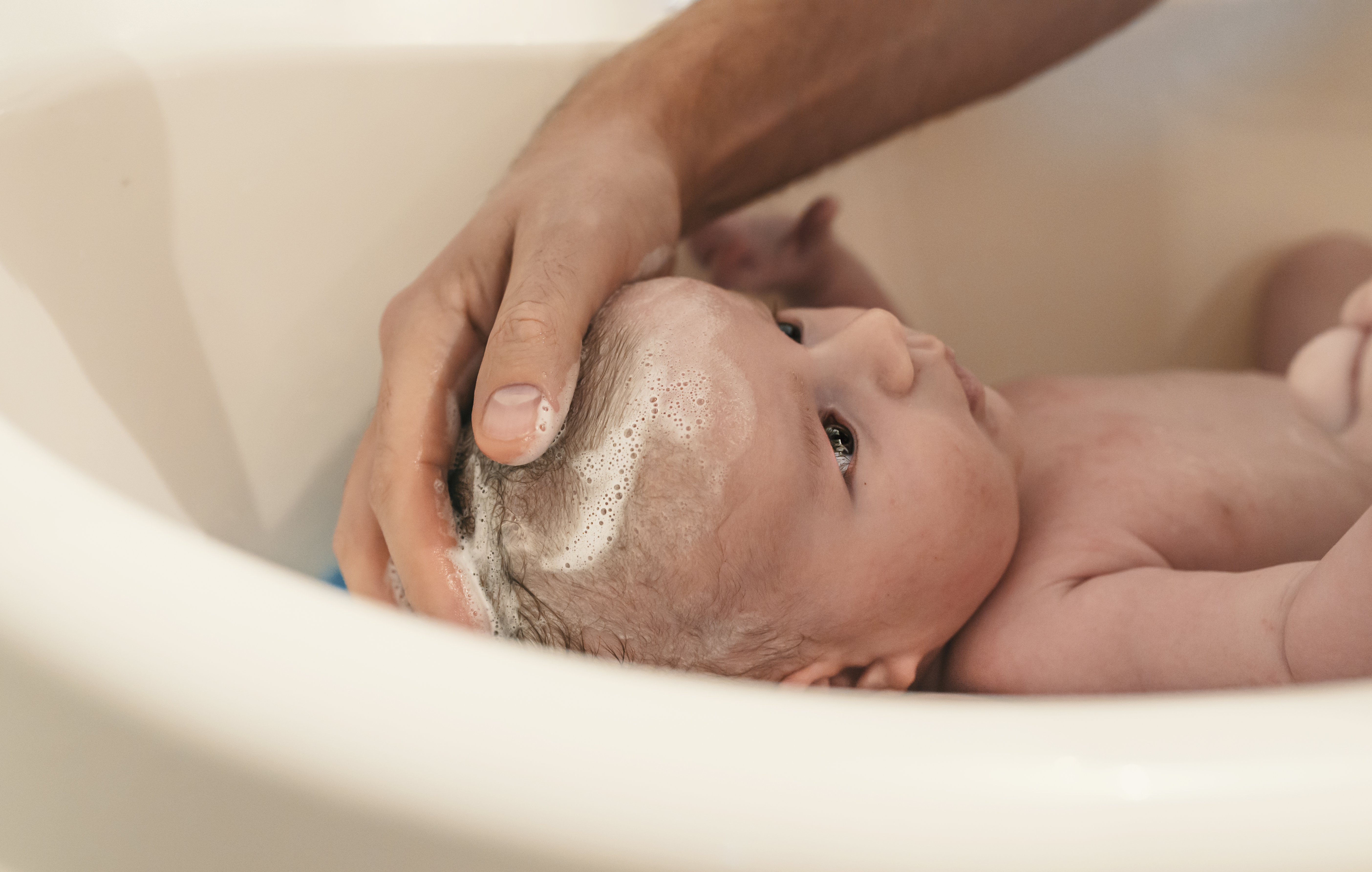 Primo bagnetto del neonato: quando farlo e come prepararsi